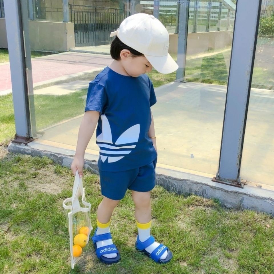 Bộ Đồ 2 Món Áo Thun Cotton Tay Ngắn Cổ Tròn + Quần Short In Logo Adidas Thời Trang Cho Bé 2-13 Tuổi