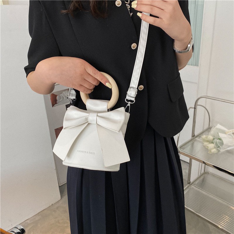 Túi Xách Nữ Đeo Chéo Thiết Kế Độc Lạ Quai Gỗ Đính Nơ Hết Sức Xinh Xắn Trẻ Trung Thời Trang Cho Nữ Tn5579