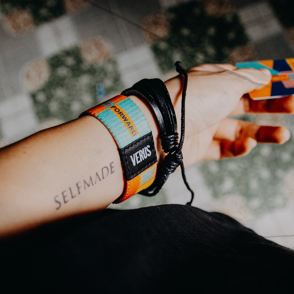 [Mã FAMALL19 giảm 20% tối đa 50K đơn 150K] Vòng Verus - Trust / Keep Moving Forward | BigBuy360 - bigbuy360.vn