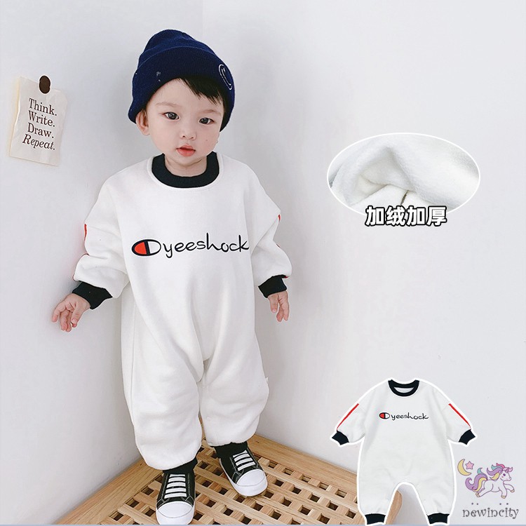 Áo liền quần lớp lót nhung ấm áp in chữ cá tính cho bé