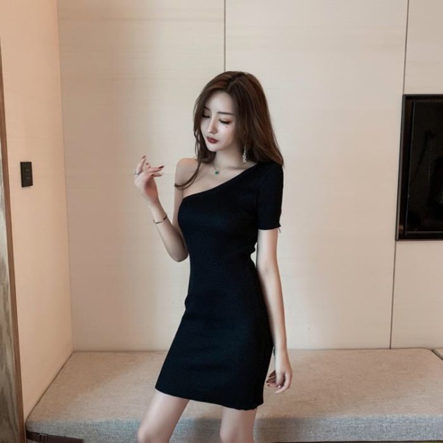 Váy thun gân lệch vai có tay