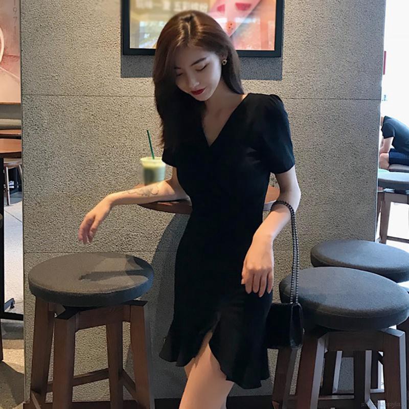 Đầm đen tay ngắn cổ V thiết kế thanh lịch