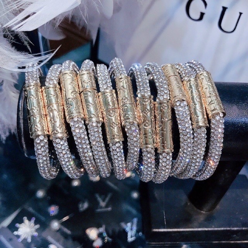 Vòng tay bản nhỏ, siêu xinh