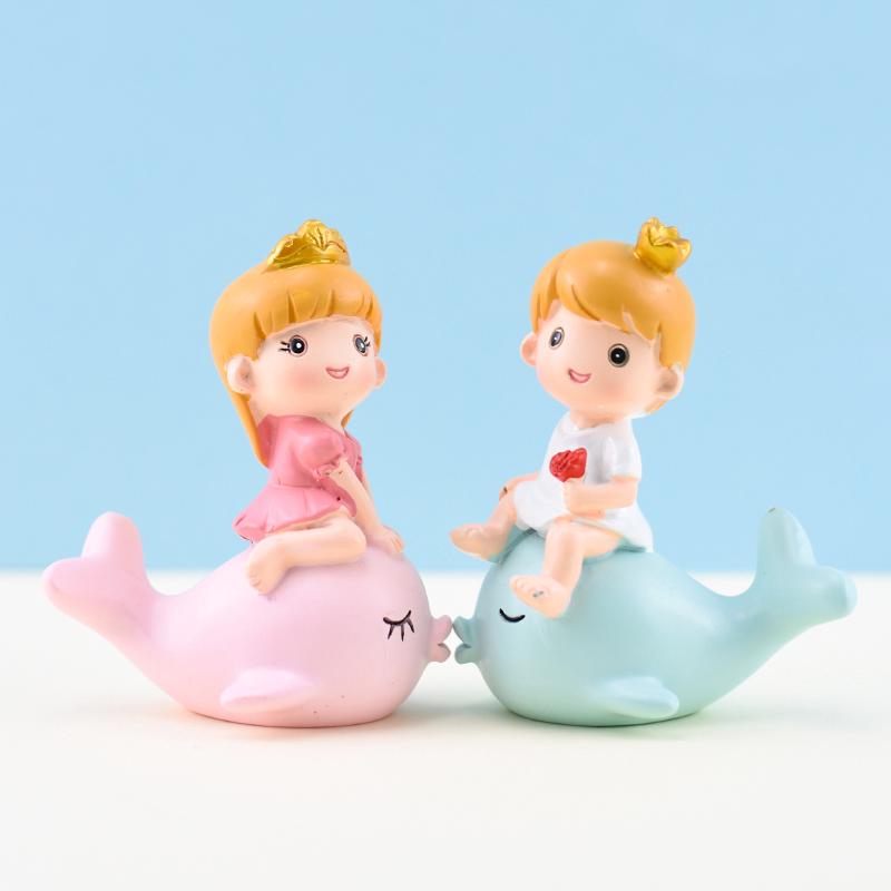 Trang trí bé trai cưỡi cá heo