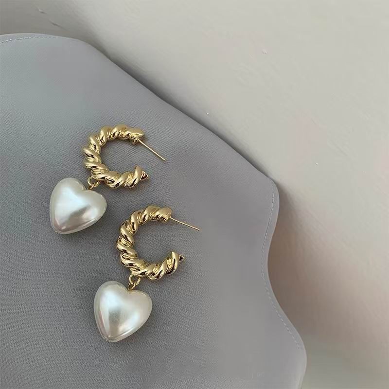 Gorgeous White Pearl Heart Drop Earrings for Women Korean Style 2021 Broncos New Jewelry Statement Luxury