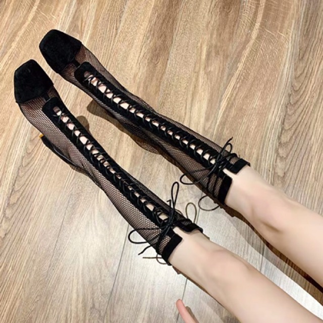 Boots lưới cho nữ cổ cao dưới đầu gối da lộn đan dây gót vuông cao 7cm có khoá kéo