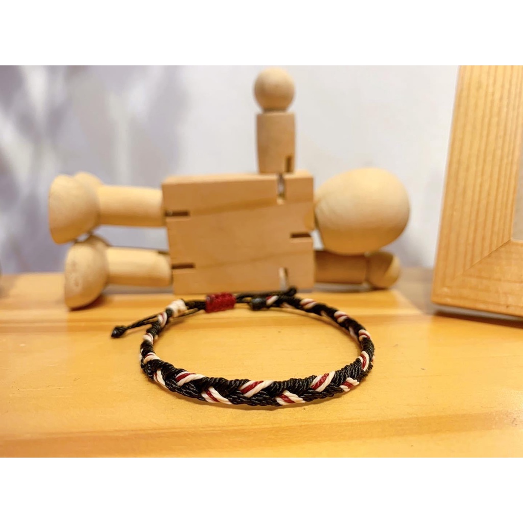 Vòng bính sấm sét đen