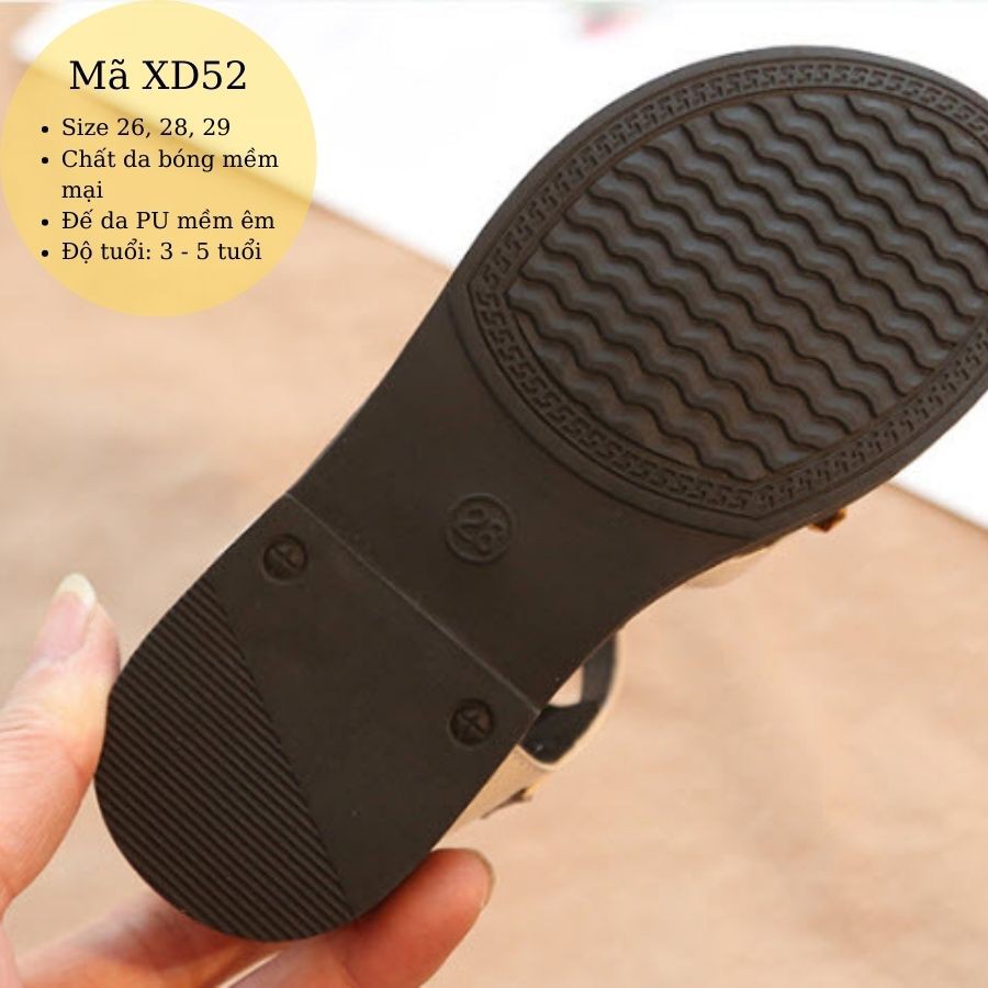 Giày sandal bé gái XD52 quai hậu bít mũi nạm đinh màu đen da bóng phong cách Hàn Quốc