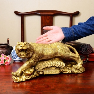 Tượng con hổ trên nguyên bảo cho năm dần bằng đồng thau phong thủy Hồng Thắng