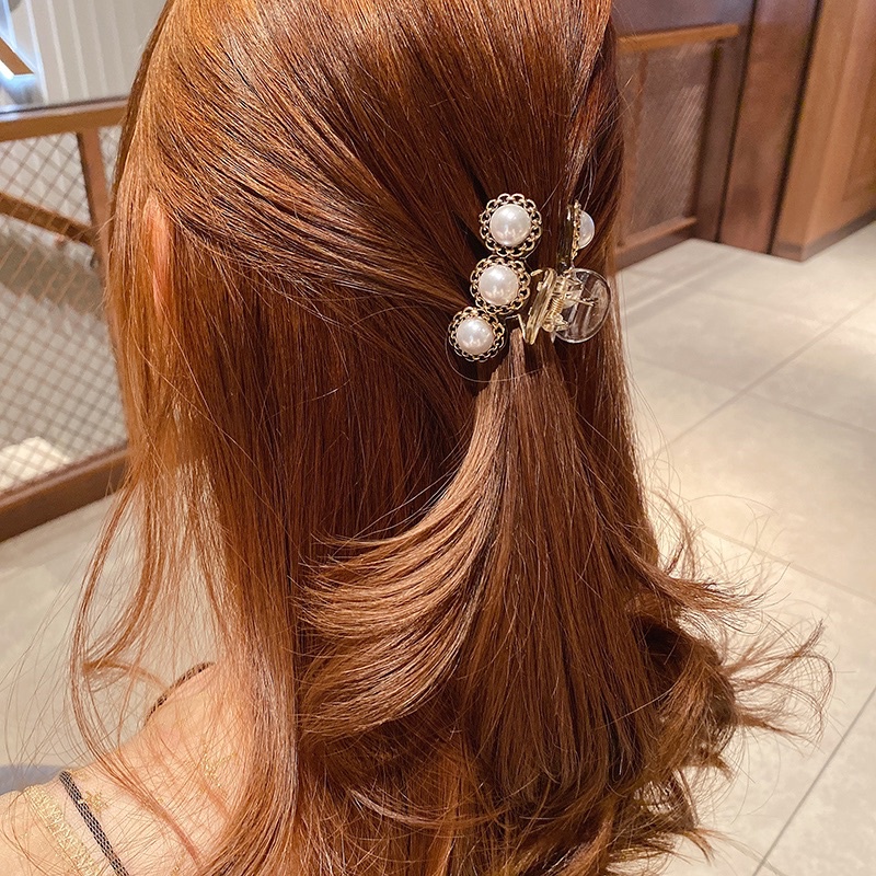 Kẹp càng cua đính ngọc trai tiểu thư phong cách Hàn Quốc