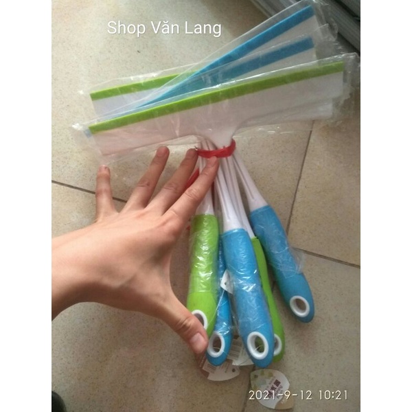 Cây gạt kính, gạt nước mini cầm tay