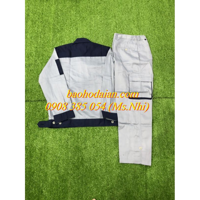 Quần áo bảo hộ lao động màu ghi phối tím than lề đỏ vải kaki thấm hút mồ hôi M14 - Hình thật