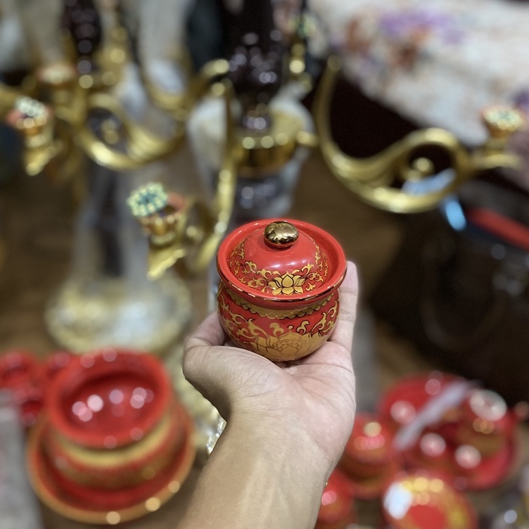 Chóe thờ, hũ đựng muối, gạo, nước gấm đỏ