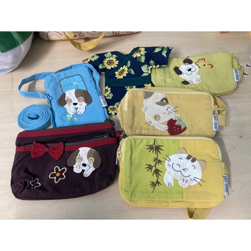 Ví / bóp cầm tay vừa điện thoại và tiền của thương hiệu Petshop