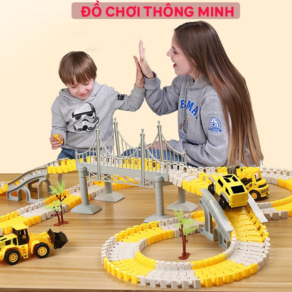 Lắp ráp đường ray ô tô kích thích trí sáng tạo của trẻ em