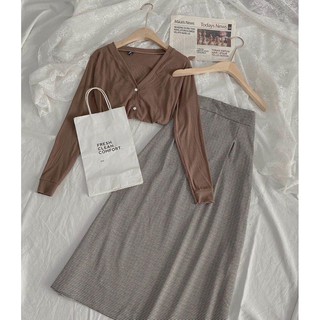 Set chân váy midi caro nhí mix croptop gân nâu
