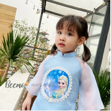 Set áo dài Tết cho bé gái Beemo - Chất liệu gấm tatfa phối tay tơ, họa tiết hình in ELSA và ANNA đáng yêu