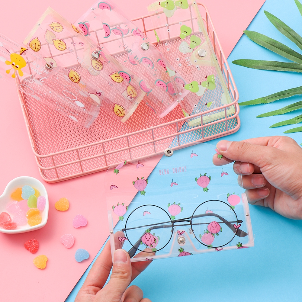 Hộp đựng kính trong suốt in hình mắt kính dễ thương