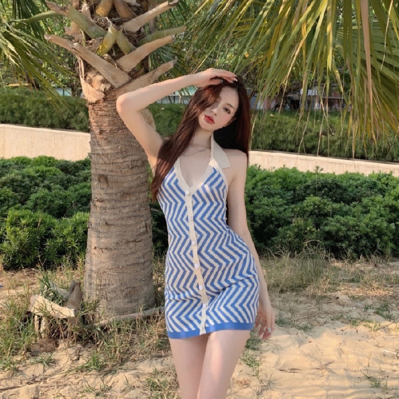 Váy body len cổ yếm hở lưng kẻ ziczac khuy giả hot hit