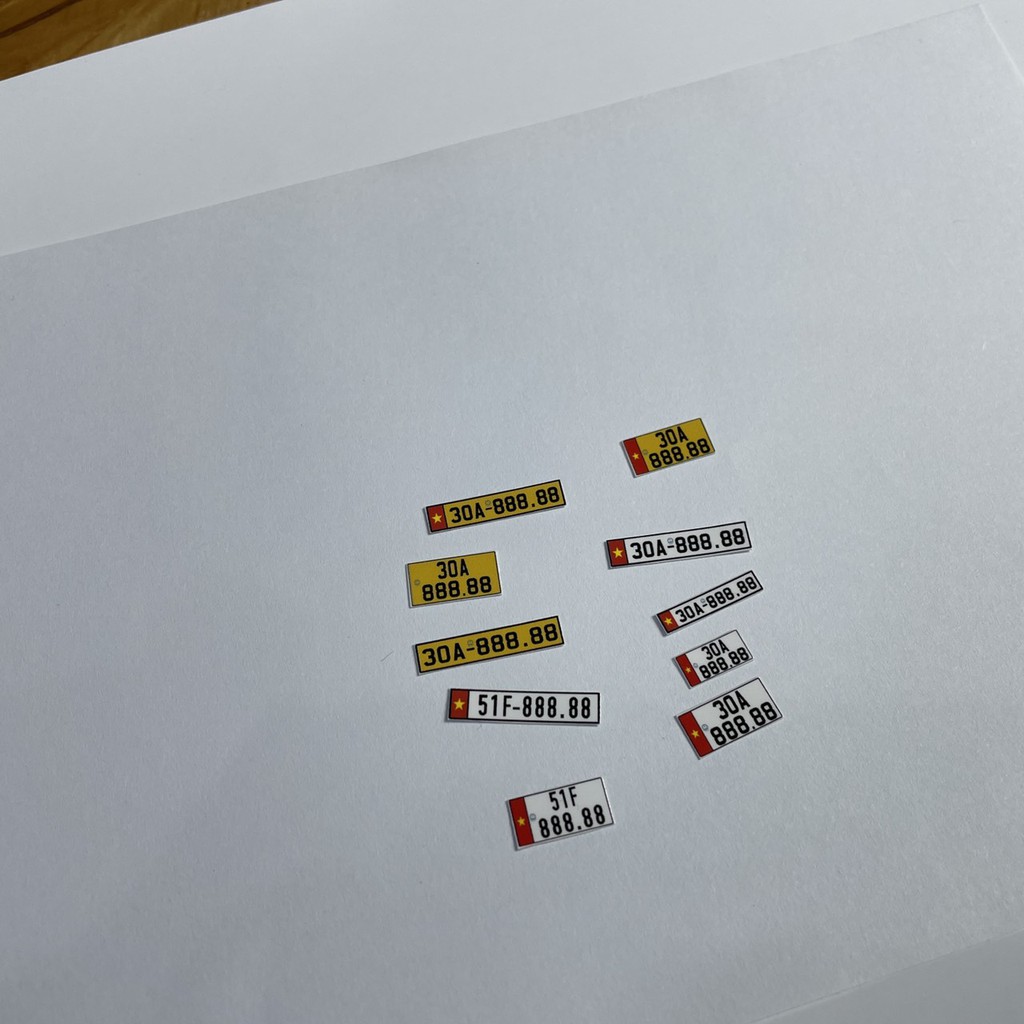 Biển Số Cho Mô Hình Xe bằng Giấy cứng ép Plastic  2 cái