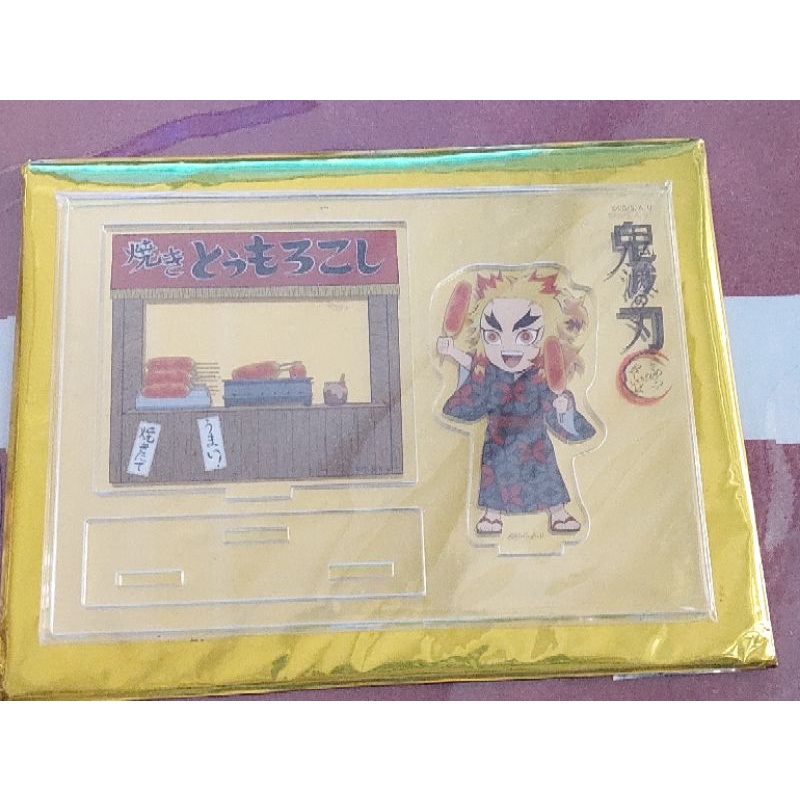 Standee nhân vật KnY phiên bản lễ hội của UFO