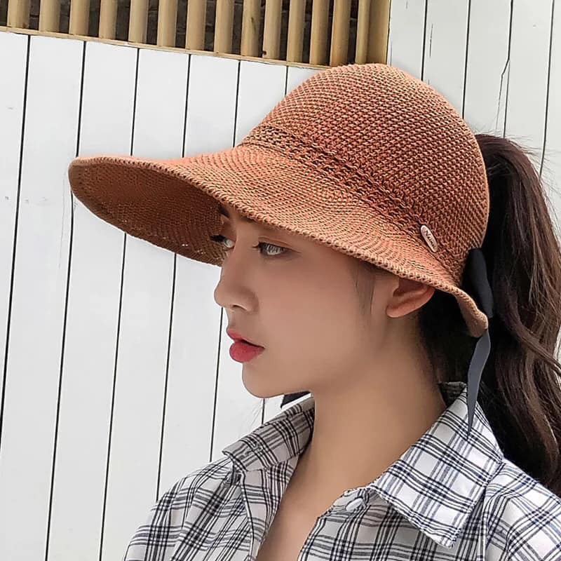 Mũ đi biển rộng vành