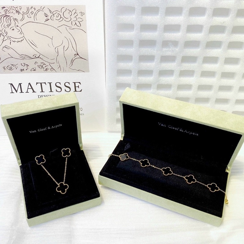 Bông tai +dây chuyền +lắc tay cỏ bốn lá titan thời trang