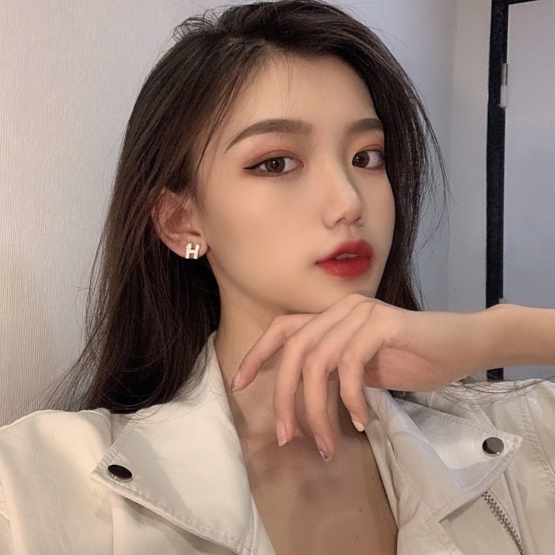 Khuyên tai chữ H thời trang nữ hot trend