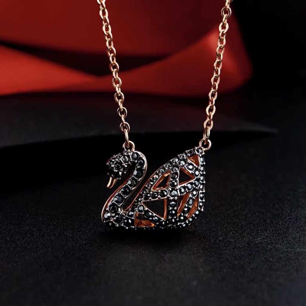 Dây Chuyền Nữ SWAROVSKI  FACET Mặt Thiên Nga 2 Mặt Đá Rose và Đá Đen, Dây Vàng Thời Trang Đeo Được 2 Mặt, Xinh lấp lánh