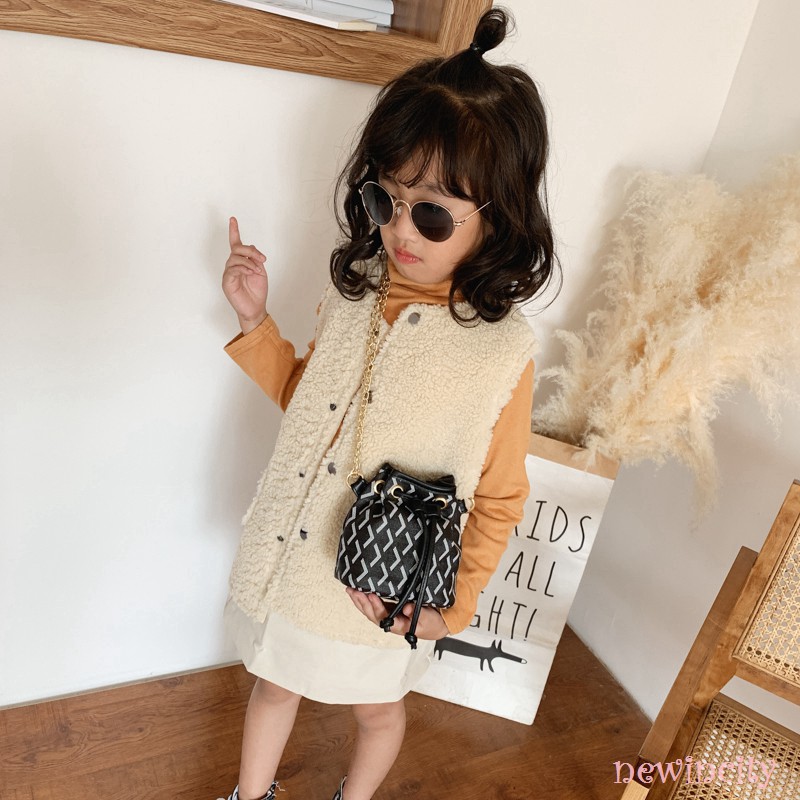 Túi đeo chéo họa tiết xinh xắn dành cho bé gái