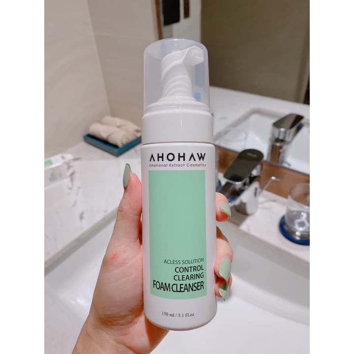 Sữa Rửa Mặt Cân Bằng Độ Ẩm Dưỡng Trắng Da Control Clearing Foam Cleanser AHOHAW