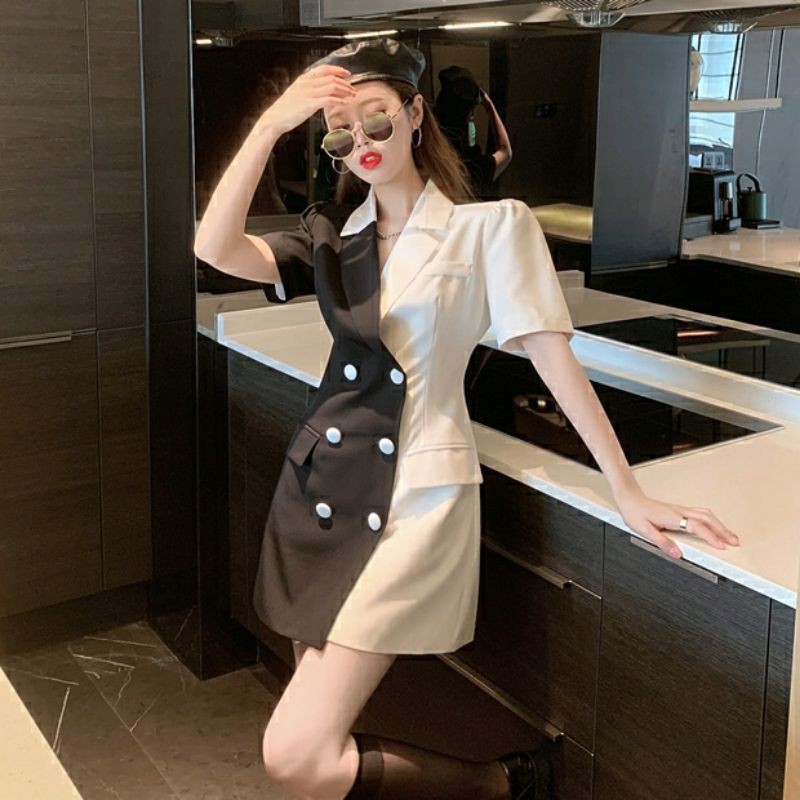 Váy đầm cổ vest cách điệu hai màu đen trắng. Váy đầm vest tay ngắn hai nửa khác màu.