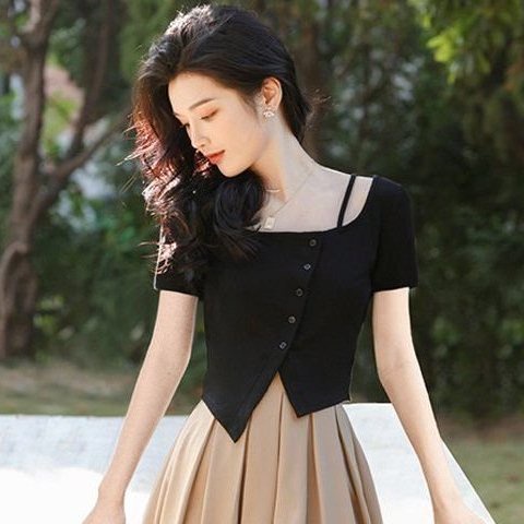 Set Áo Thun Ngắn Tay Cổ Tròn + Chân Váy Ngắn Thời Trang Nữ