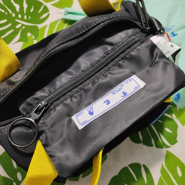 Túi đeo chéo Off White patch detail nylon duffle bag ss21