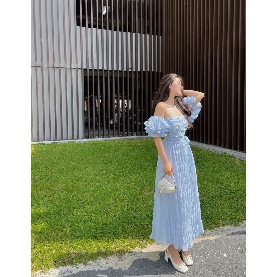 Đầm maxi nữ trễ vai xếp tầng vải nhún xinh xắn với các màu tôn da, hot trend dành cho các tình yêu đi chơi, đi biển