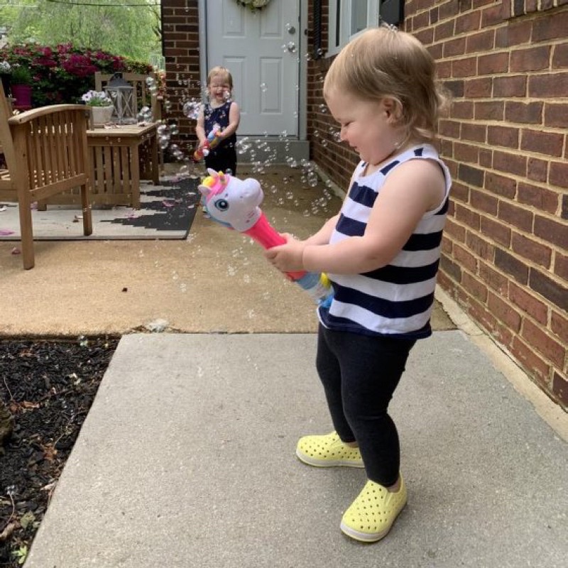 Súng bắn bong bóng xà phòng cho bé hiệu Sun Squad