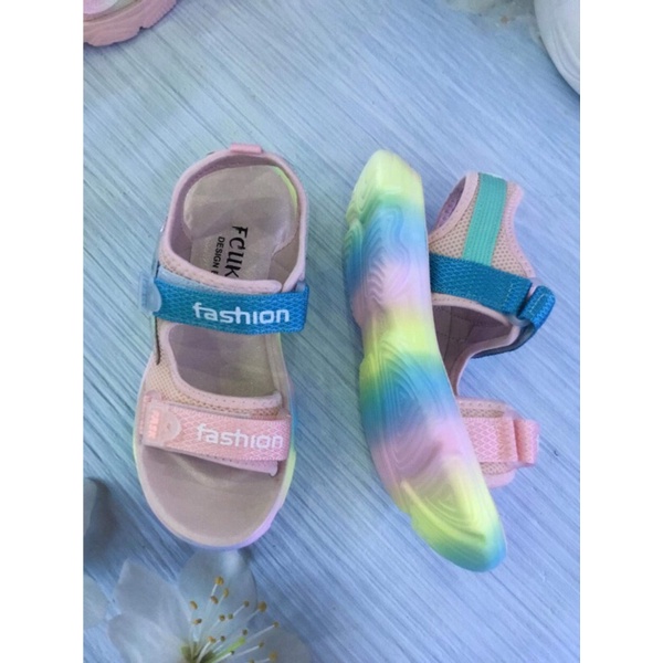 Sandan mùa hè cho bé gái