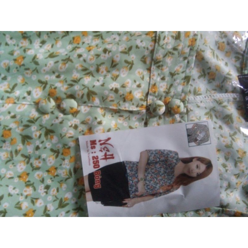 Áo kiểu công sở tay lỡ, cổ vuông, cúc vải | BigBuy360 - bigbuy360.vn