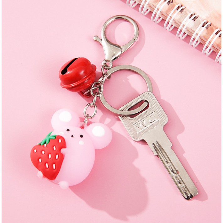 Móc khóa chuột ôm quả siêu yêu  Clovershop68
