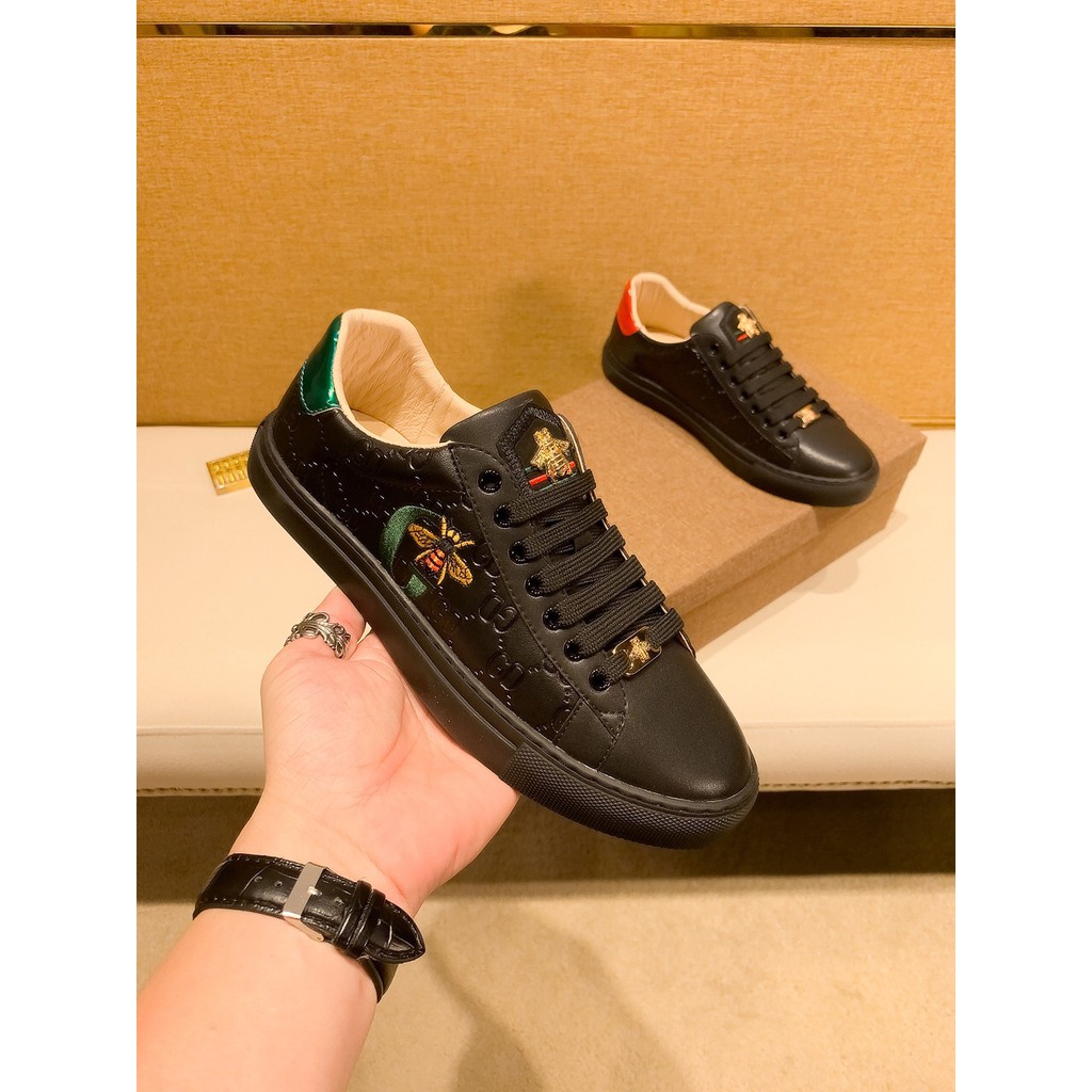 Giày sneakers nam da thật GUCCI GG GC thiết kế cổ điển, ấn tượng với mặt da in nổi logo và  họa tiết kinh điển