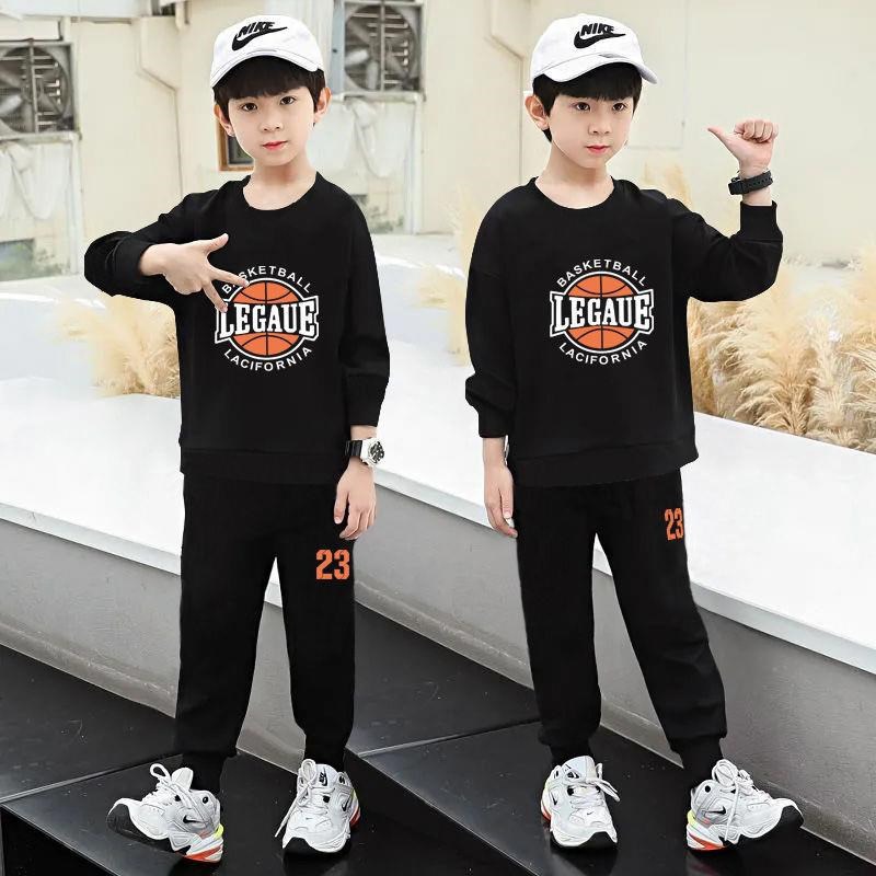Set bộ quần áo thu đông dành cho bé trai 14-45kg . Chất liệu vải đẹp, đường may kỹ.
