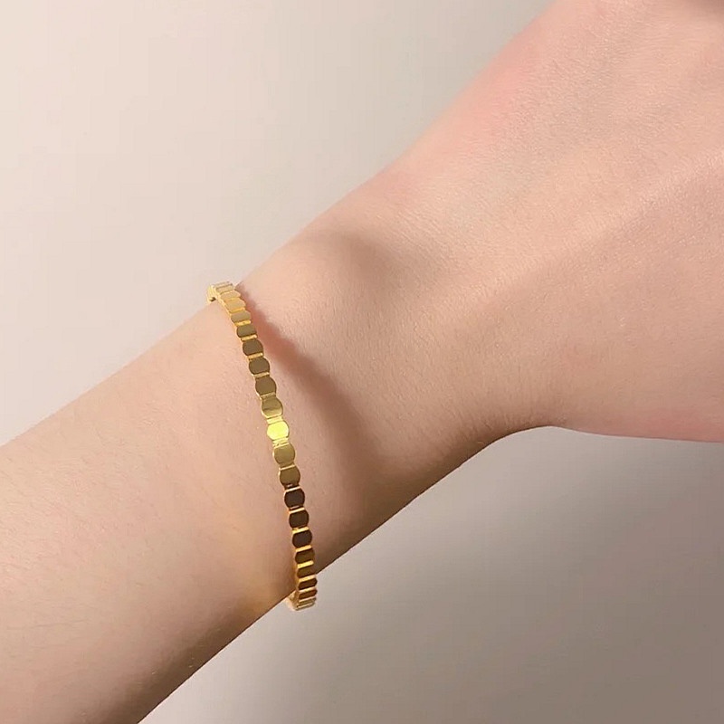 Vòng tay titan nữ không gỉ mạ vàng 18k thiết kế hình đơn giản thời trang hàn quốc 2022