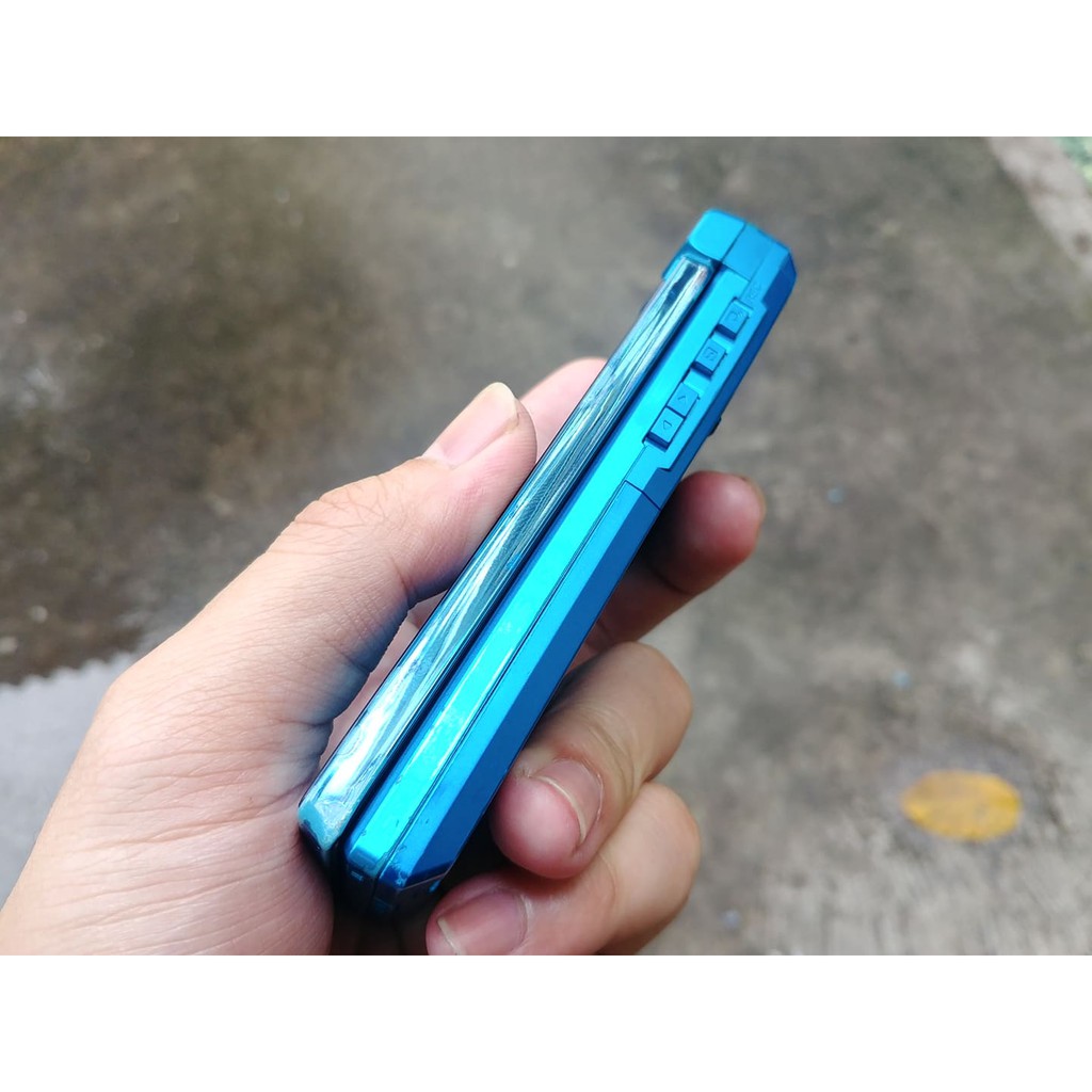 Điện thoại Fujitsu F-01A màu xanh