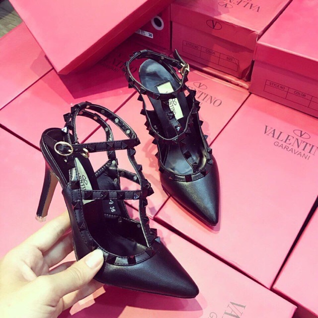 Sandal đinh tán đen