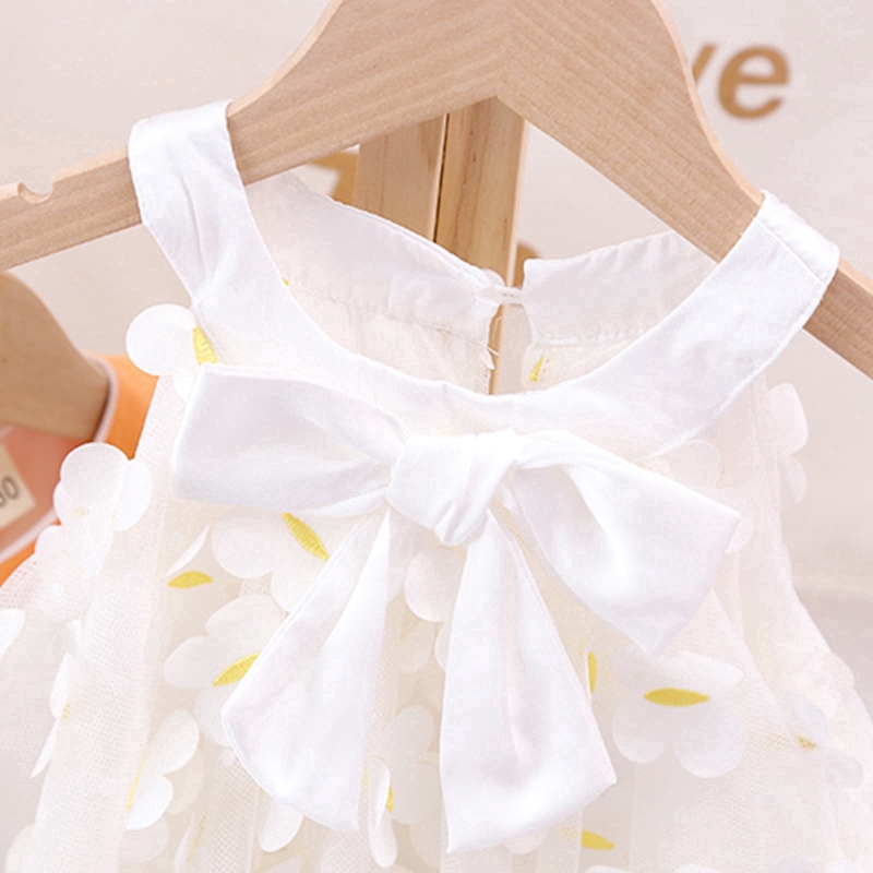 Đầm không tay phối bướm dễ thương dành cho bé gái