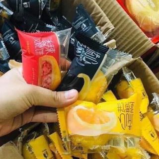( Date 09.2020 ): 1 Bánh pía: kim sa - Xá xíu thập cẩm - Mè đen - Trứng muối khoai môn- Trứng muối.