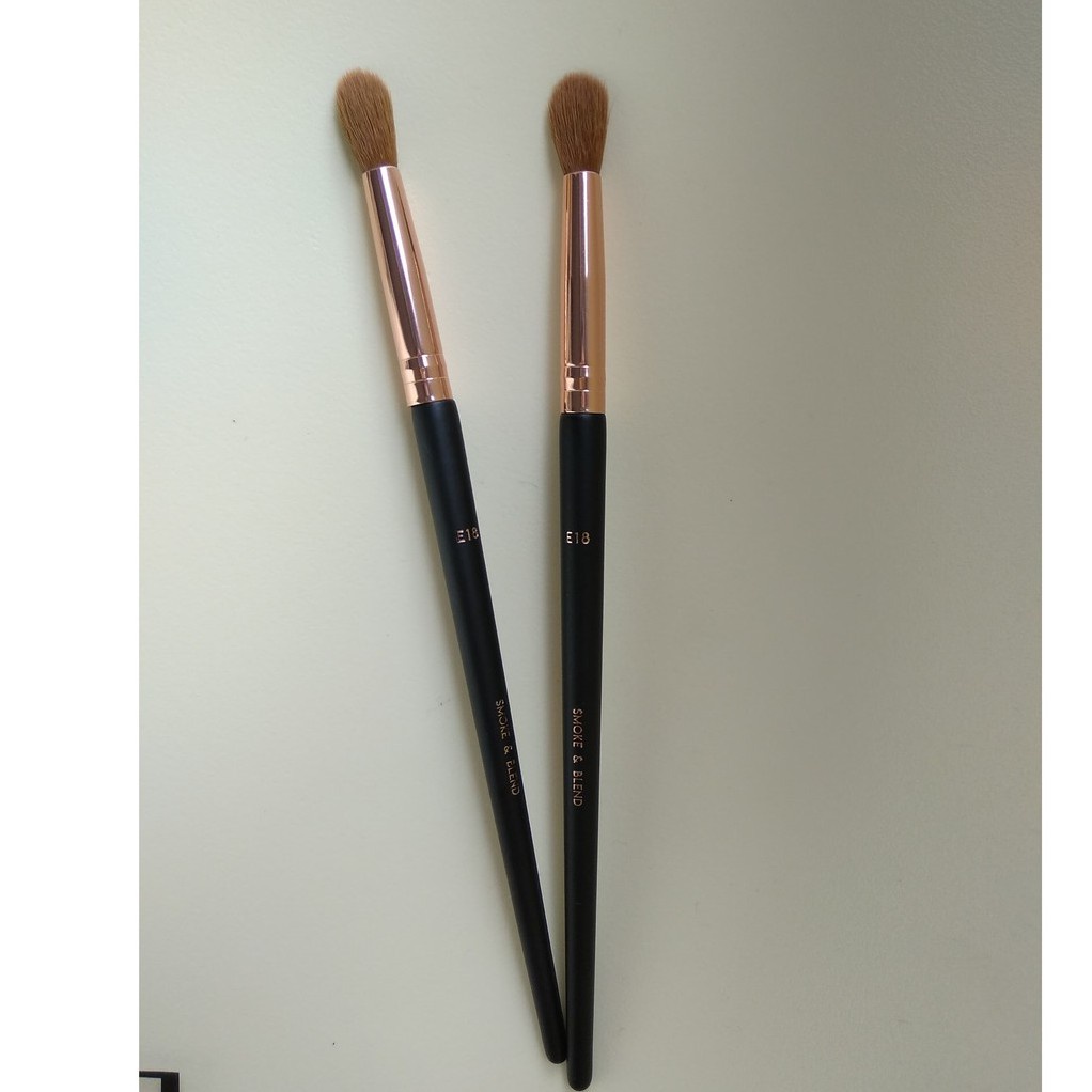 Cọ tán phấn mắt‎ Smoke &amp;﻿ Blend Brush Vacosi E18