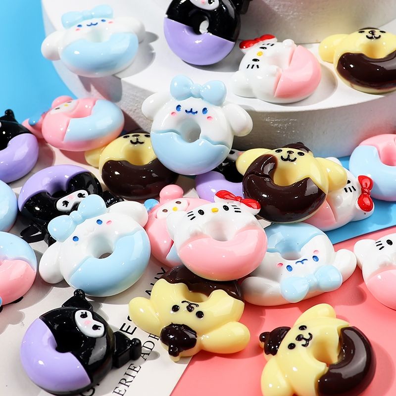 Charm bánh donut Sanrio