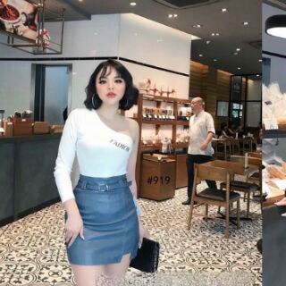 Chân váy da xẻ đùi