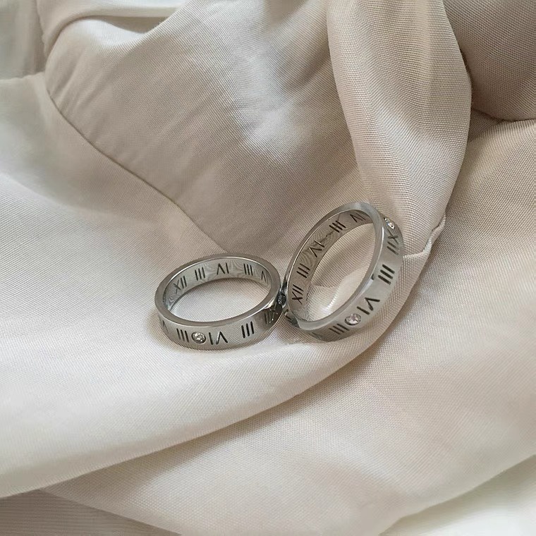 Nhẫn Nam Nữ Thép Titan Không Gỉ Khắc Số La Mã Đính Đá Nhân R57